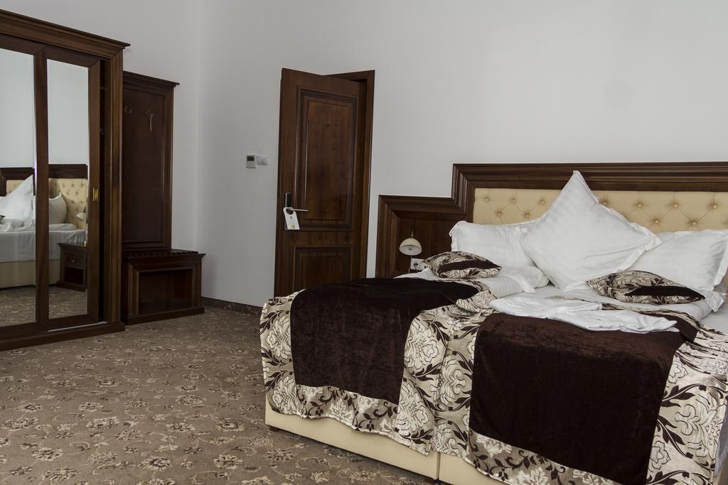 Pik Elegance Hotell Ploieşti Rum bild