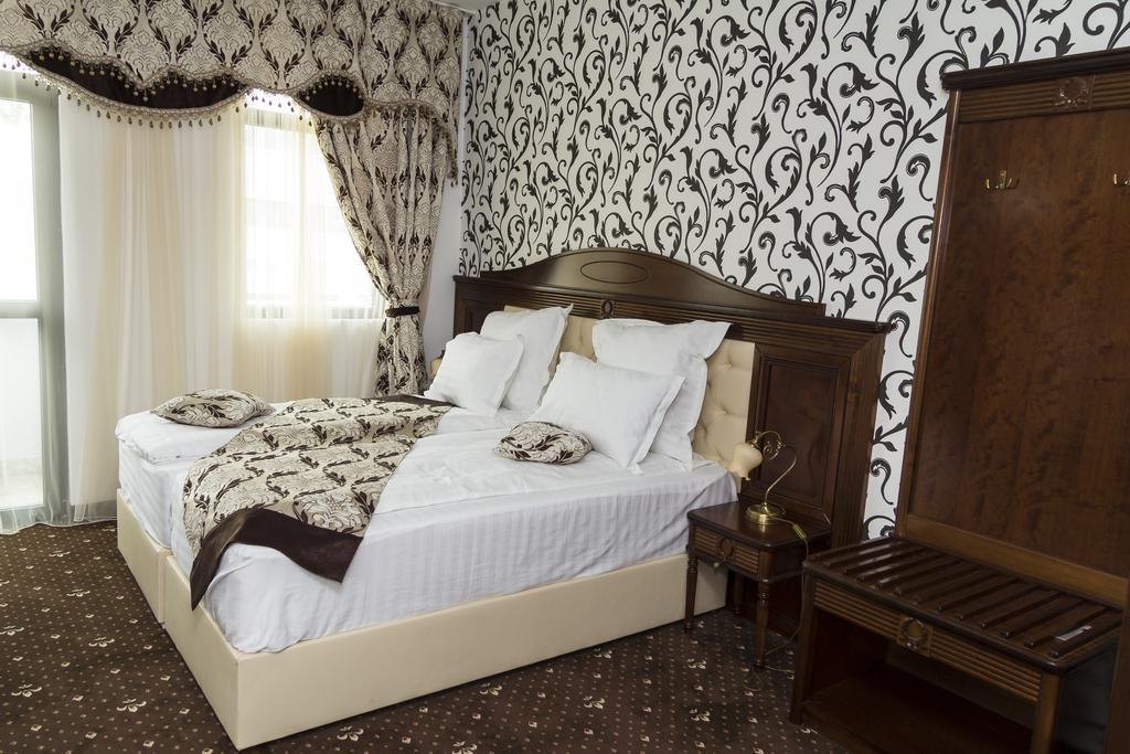 Pik Elegance Hotell Ploieşti Rum bild