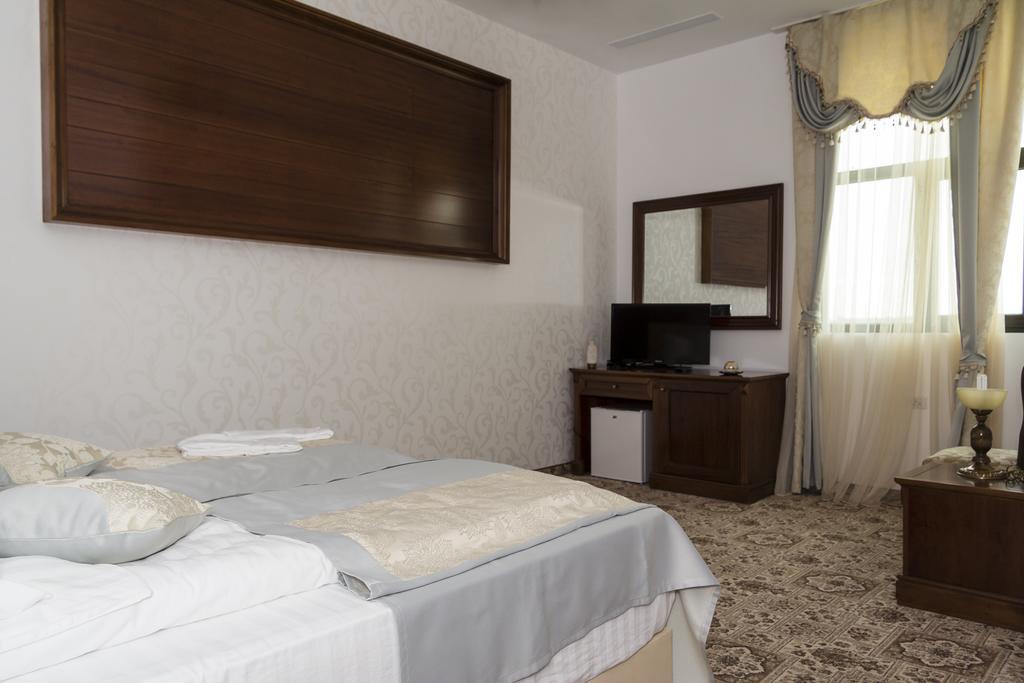 Pik Elegance Hotell Ploieşti Rum bild