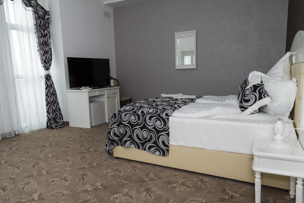 Pik Elegance Hotell Ploieşti Rum bild