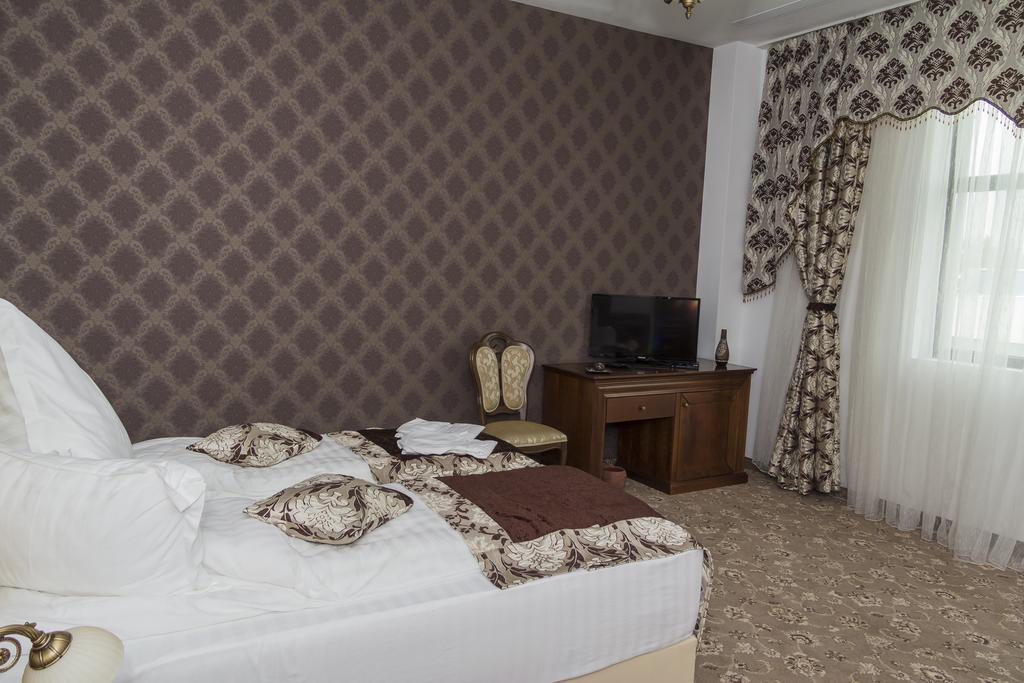 Pik Elegance Hotell Ploieşti Rum bild