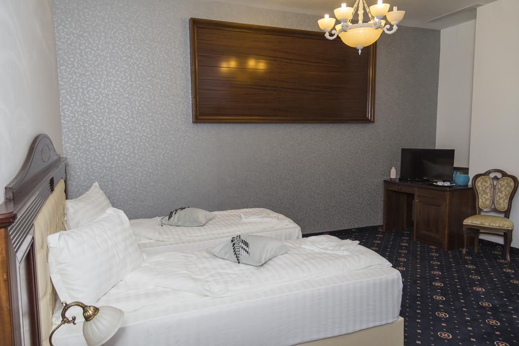 Pik Elegance Hotell Ploieşti Rum bild