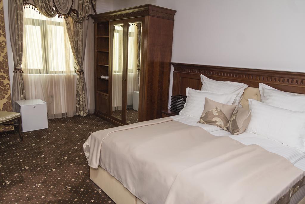 Pik Elegance Hotell Ploieşti Rum bild