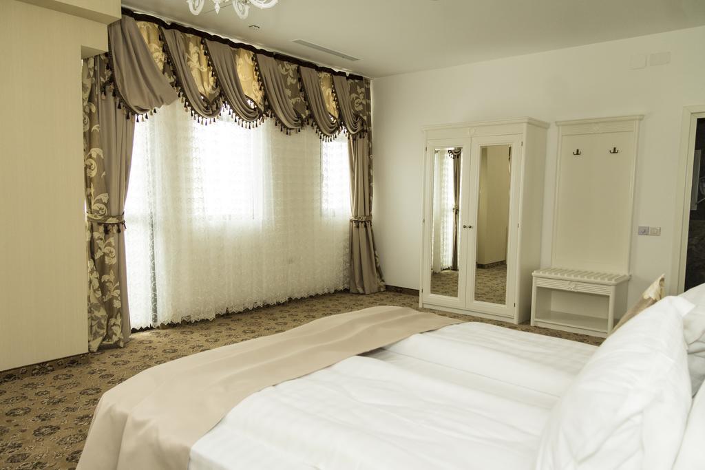 Pik Elegance Hotell Ploieşti Rum bild