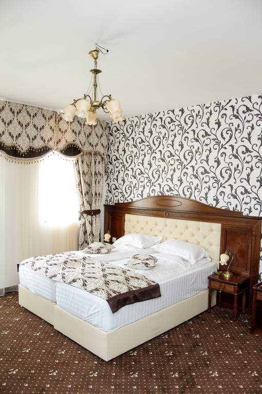 Pik Elegance Hotell Ploieşti Rum bild