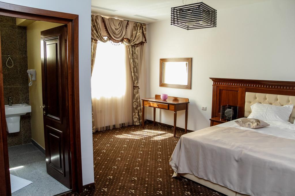 Pik Elegance Hotell Ploieşti Rum bild