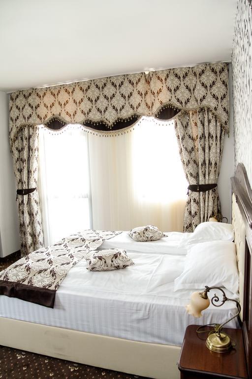 Pik Elegance Hotell Ploieşti Rum bild