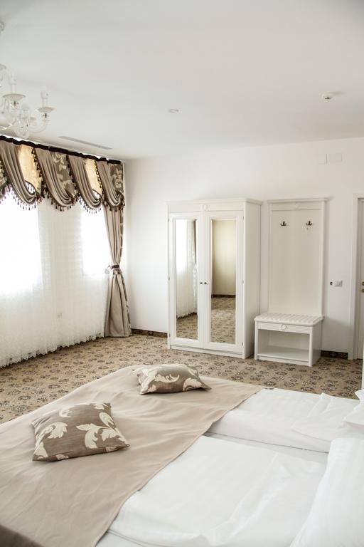 Pik Elegance Hotell Ploieşti Rum bild