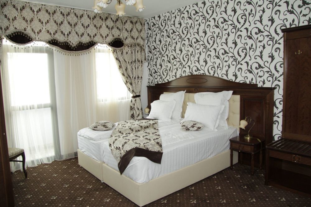 Pik Elegance Hotell Ploieşti Exteriör bild