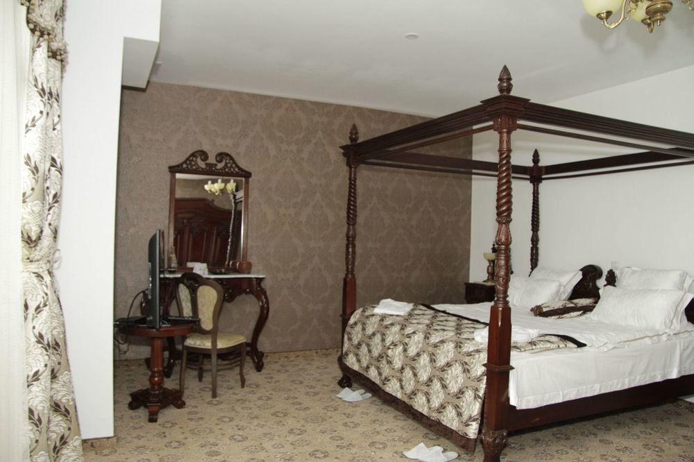 Pik Elegance Hotell Ploieşti Exteriör bild