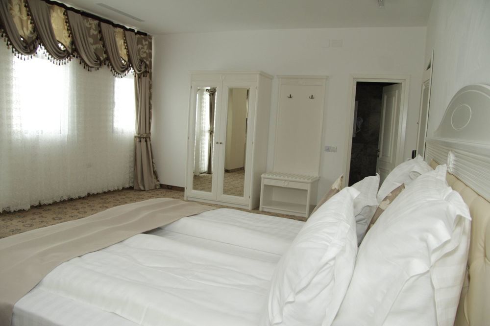 Pik Elegance Hotell Ploieşti Exteriör bild