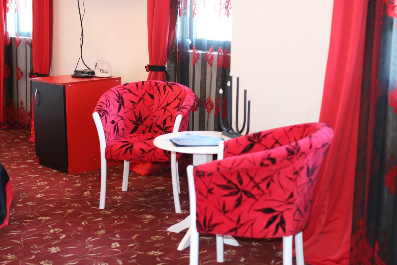 Pik Elegance Hotell Ploieşti Exteriör bild