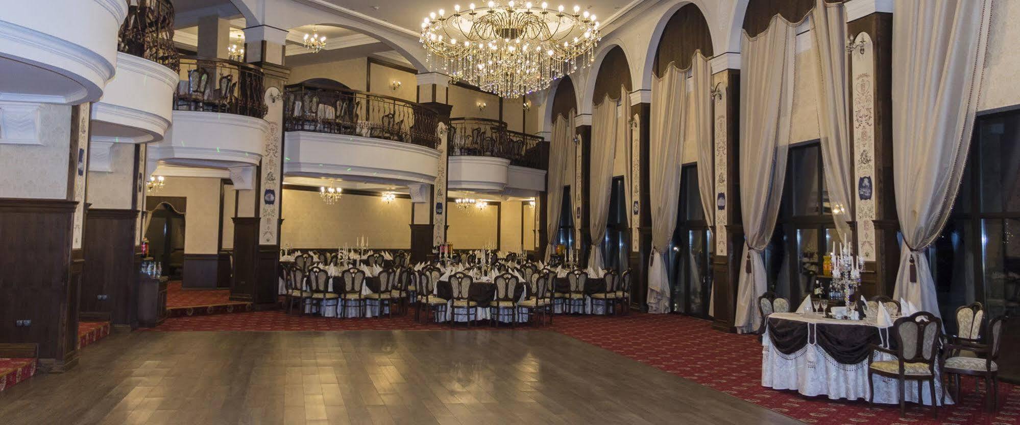 Pik Elegance Hotell Ploieşti Exteriör bild