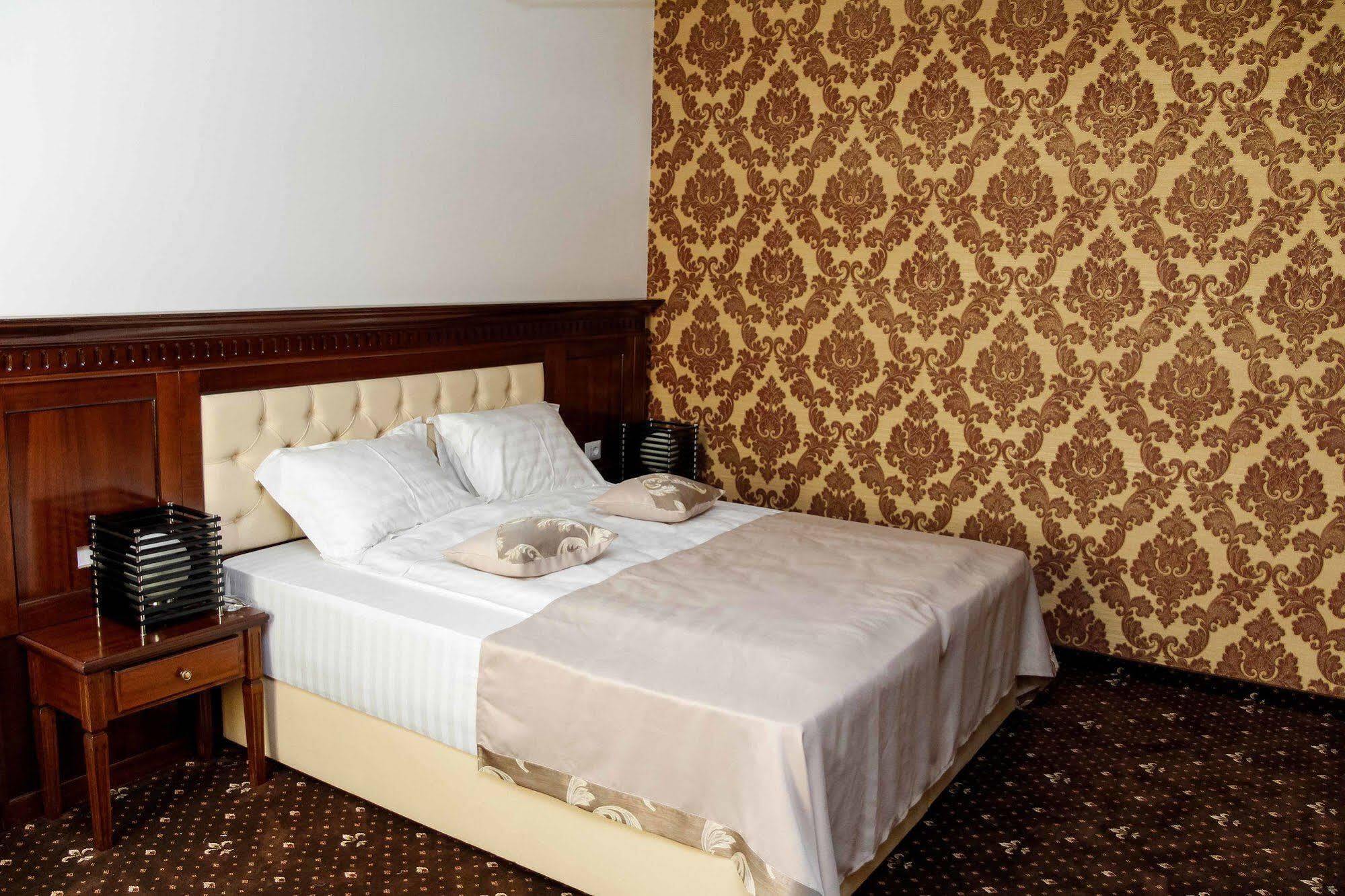 Pik Elegance Hotell Ploieşti Exteriör bild