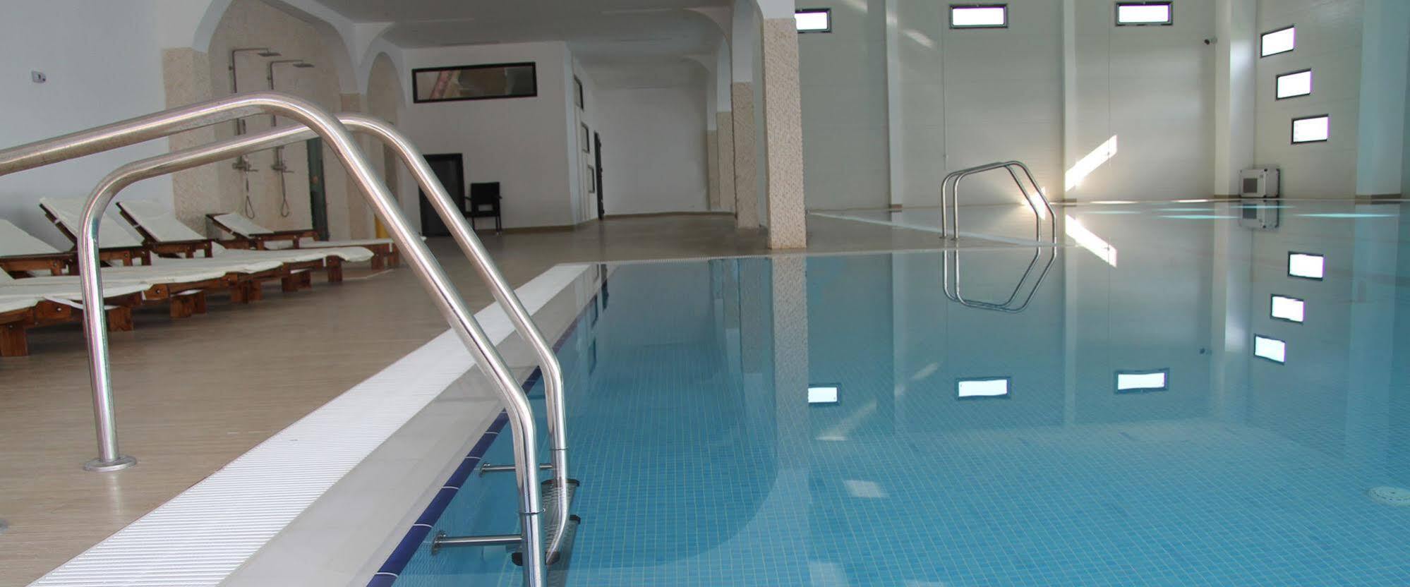 Pik Elegance Hotell Ploieşti Exteriör bild