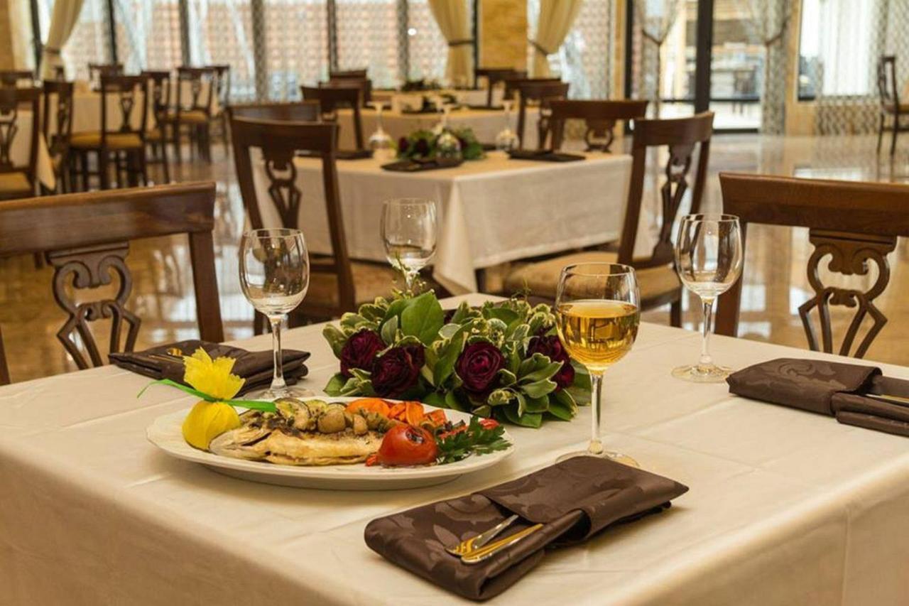 Pik Elegance Hotell Ploieşti Exteriör bild